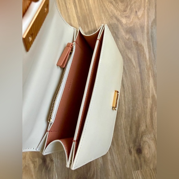 Quince Italian Leather Box Shoulder Bag – Cream - Picture 5 of 11